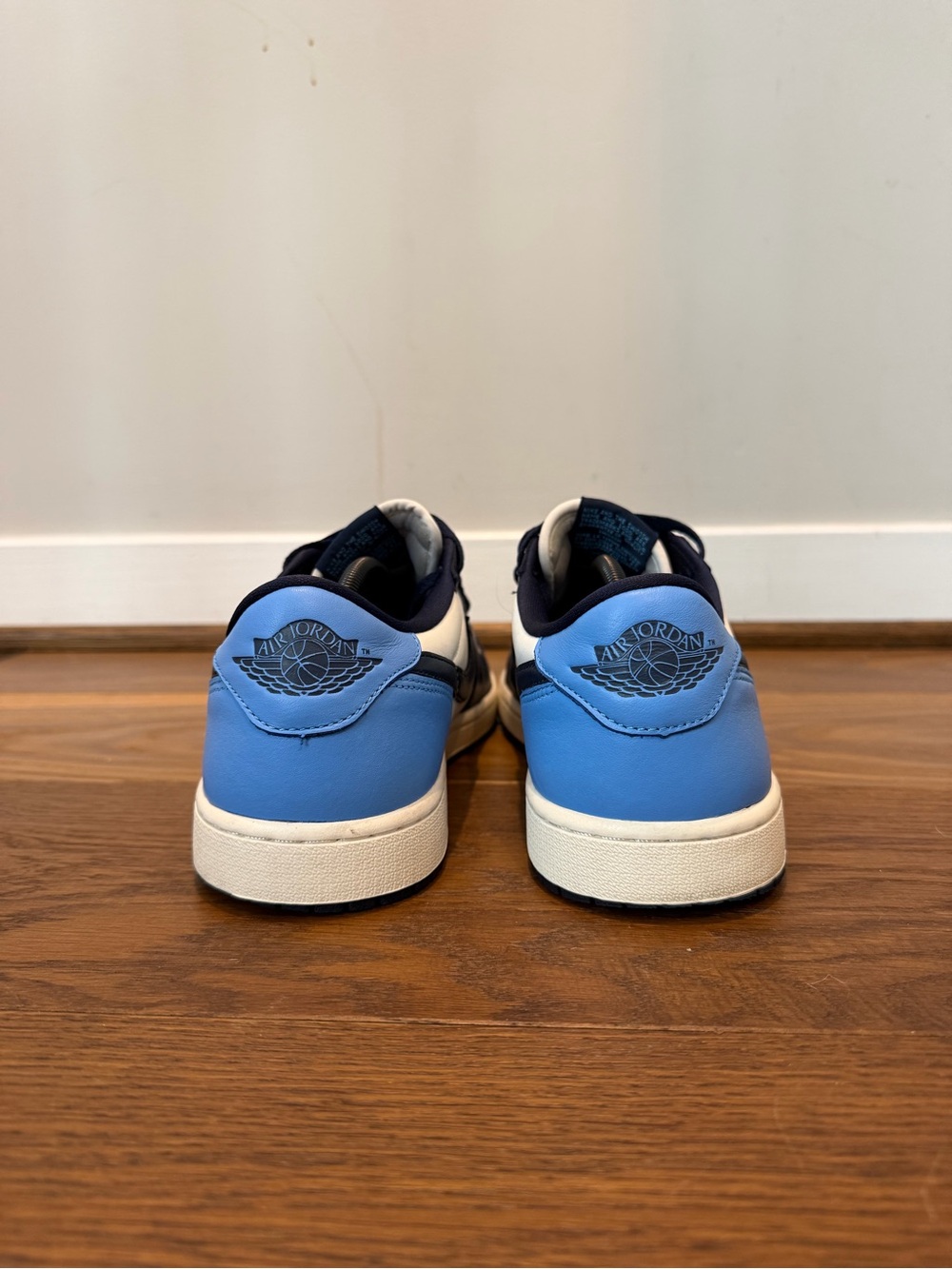 Jordan 1 Low OG - Picture 4 of 6